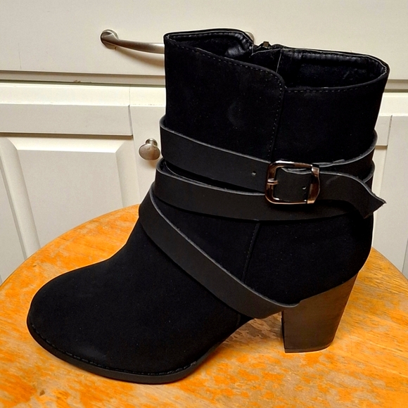 New Women's Demo-46 Stylish  Chunky Hi Heel Strappy Ankle Boot-blk Size 8.5 - Picture 1 of 4